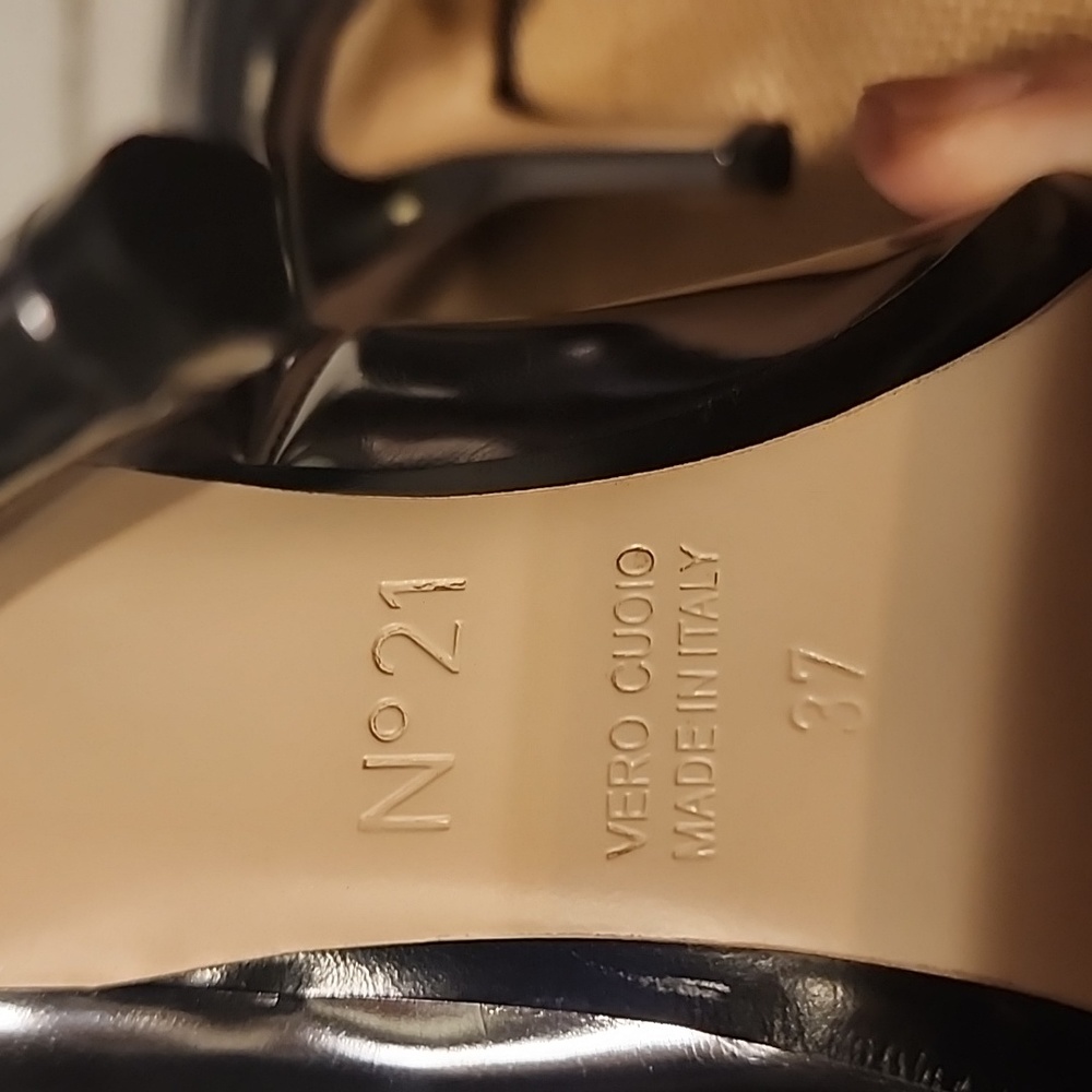 No. 21 Black Patent Leather Heels - Picture 8 of 12